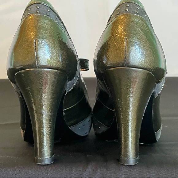 Sofft Raine Pewter Patent Pumps - Picture 9 of 13